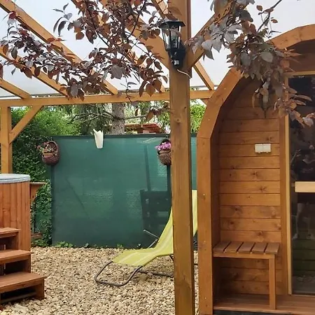 Diofa Vendeghazak 招待所